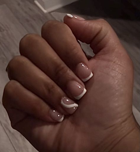 Simple Short Neutral Nail Designs, Gel Mani Short Nails Natural Design, Winter Nails Acrylic Classy Short, Shortie French Nails, Small Round Nails Design, Cruise Nails Short, Gorgeous Nails Short, Square Round Nails Short, Short Classy Nails Square Oval