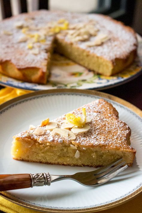 Portuguese Almond Cake, Spanish Pie Recipes, Spanish Tapas Dessert, Spanish Sweets, Arlette Recipe, Spanish Easter Recipes, Simple Spanish Desserts, Spanish Deserts Easy, Tapas Dessert Ideas