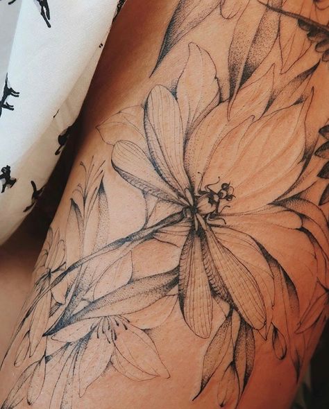 Dragonfly Tattoo Design, Tattoos For Women Half Sleeve, Floral Tattoo Sleeve, Delicate Tattoo, Dermal Piercing, Dragonfly Tattoo, Shoulder Tattoos For Women, Thigh Tattoos Women, Tattoo Feminina