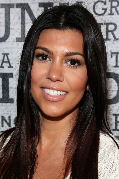 Kourtney Kardashian Before and After: From 1995 to 2018 - The Skincare Edit Down Turned Eyes, Kourtney Kardashian Makeup, Kourtney Kardashian Hair, Makeup Up Close, Party Under The Stars, Kardashian Beauty, Pouty Lips, Kourtney Kardashian Style, Kardashian Hair