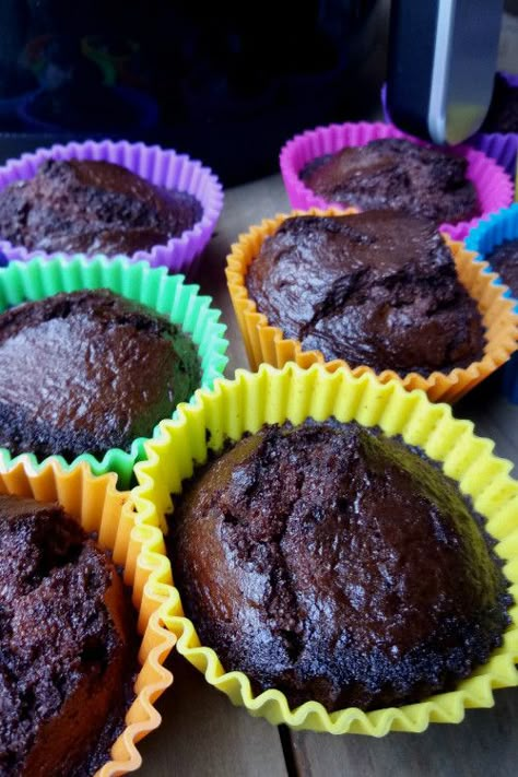 Box Brownie Mix In Air Fryer, Air Fryer Recipes Brownies, Air Fryer Oven Desserts, Air Fryer Treats Easy, Baking In Air Fryer Oven, Air Fryer Snacks Sweet, Air Fryer Deserts Recipes Easy, Air Fryer Cakes Recipe, Air Fryer Cake Recipes Easy