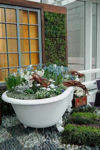 Cast Iron Tub Garden, Garden Bathtub, Bathtub Ideas, Unusual Planter, Old Bathtub, Custom Planters, Cast Iron Tub, Backyard Water Feature, Garden Design Layout