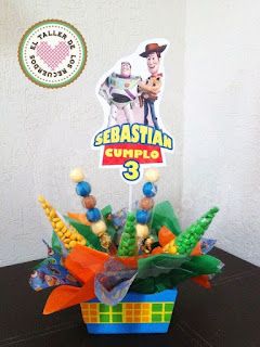 50 ideas de centros de mesa Fiesta Toy Story Toy Story Centerpieces, Woody Party, Toy Story Party Decorations, Toy Story Baby, Toy Story Theme, Adoption Party, Baby Boy Baptism, Toy Story Birthday Party, Twin Birthday