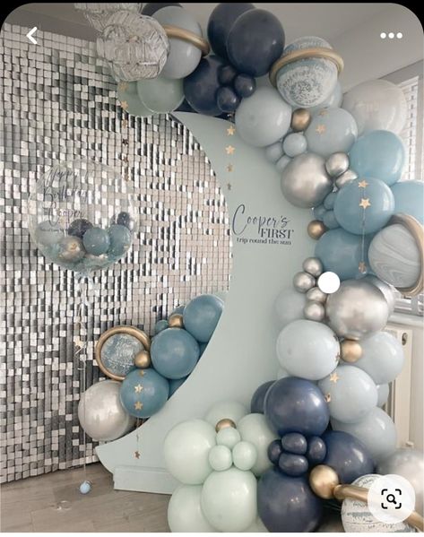 Two The Moon Balloons, First Birthday Ballons Decoration Ideas, One Year Around The Moon Birthday, Space Cake First Birthday, Over The Moon Balloon Garland, Two The Moon Balloon Garland, Space Birthday Backdrop, Moon And Sun Party, First Trip Around The Sun Pictures