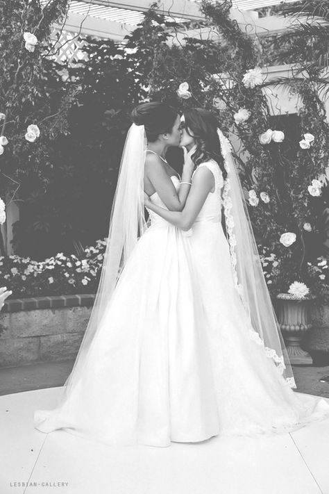 This is on top of my list of relationship goals they are so beautiful too Wlw Wedding, Lgbt Wedding, Two Brides, Lgbt Love, Lgbtq Wedding, Anais Nin, Same Love, Lesbian Wedding, Gay Wedding