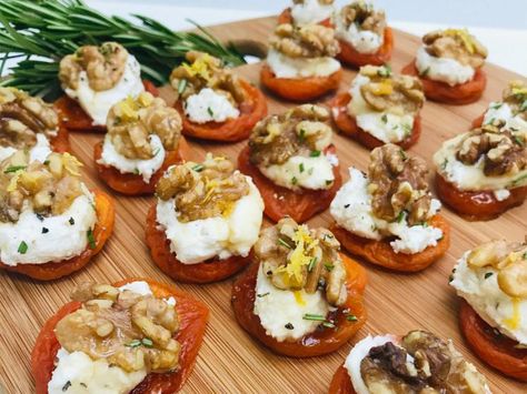 California Sun Dried Ruby Royal Apricots and Goat Cheese Appetizer Dried Apricot Appetizer, Dried Fruit Appetizers, Fruit Appetizers, Goat Cheese Appetizer, Cheese Party, Dried Apricots, Cheese Appetizers, Xmas Food, Sun Dried