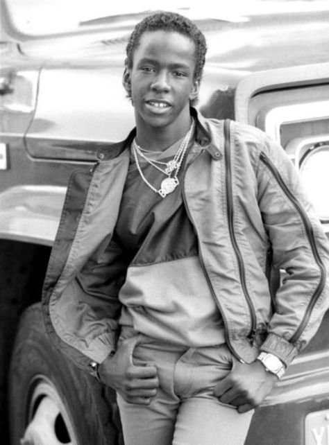 Young Bobby Brown Happy Birthday Bob, 90s Black Men, Cultura Hip Hop, Ralph Tresvant, 80's Music, 90s Hip Hop Fashion, Old School Music, Trade School, Vintage Black Glamour