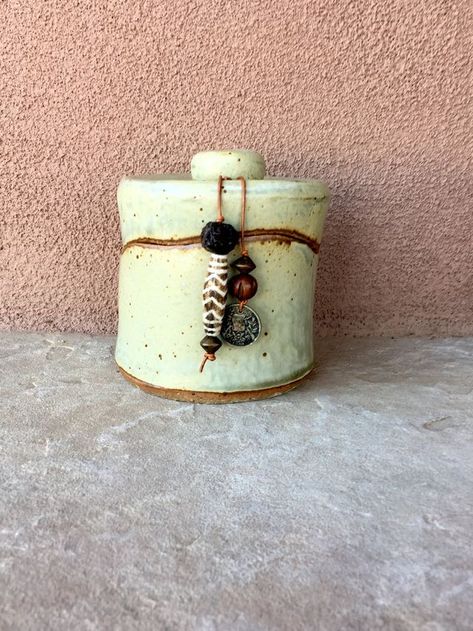 Pottery Diy, Clay Box, Fossilized Wood, Clay Jar, Ceramic Box, Ceramic Boxes, Pottery Classes, Ceramics Projects, Ceramic Jars