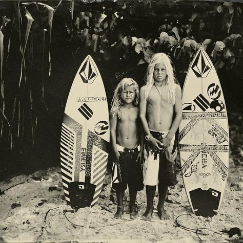 joni sternbach's photographs chronicle surf style around the world Island Culture, Surfer Boys, Sup Stand Up Paddle, Surfer Dude, Beach Bonfire, Hawaii Life, Vintage Surf, Surf Life, Surf Style