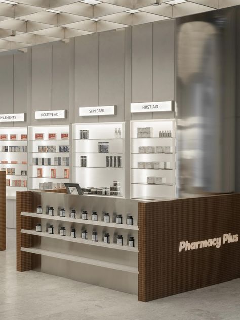 Cosmetics Store Design, Pharmacy Layout, Toko Parfum, Pharmacy Interior, Showroom Inspiration, Store Shelves Design, Retail Design Display, Retail Space Design, Pharmacy Design