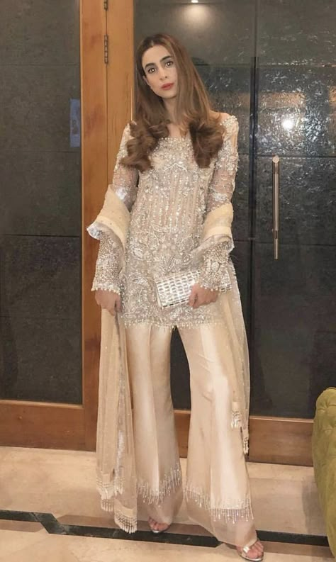 Dawat Outfit, Sufi Night, Pakistani Dresses Party, Pakistani Formal Dresses, Night Outfit Ideas, Pakistani Wedding Outfits, Pakistani Fashion Party Wear, Pakistani Fancy Dresses, Pakistani Dresses Casual