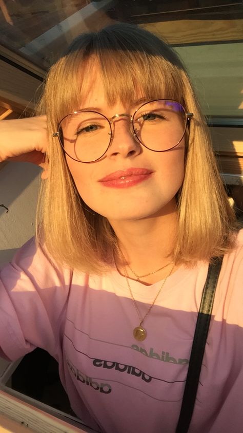 @KyannaAline Glasses And Bangs, Straight Lob, Glasses Hairstyles, Best Bangs, Bangs And Glasses, Straight Lobs, Spring Haircuts, Blonde Bangs, Full Bangs