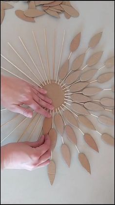 बेडरूम डिजाइन, Wooden Curtain, Diy Wall Art Decor, Paper Craft Diy Projects, Diy Paper Crafts Decoration, Origami Crafts Diy, Kraf Diy, Diy Crafts Room Decor, Flower Diy Crafts