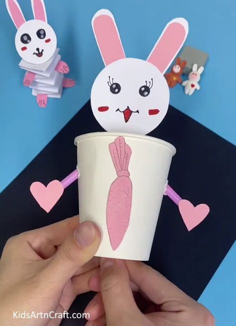 DIY Straw and Paper Cup Bunny Toy Craft Tutorial For Kids Check more at https://www.kidsartncraft.com/straw-paper-cup-bunny-toy-craft-tutorial/ Diy Straw, Seashell Crafts, Craft Tutorial, Bunny Toys, Recycled Crafts, Toy Craft, Paper Cup, Easter Eggs, Sea Shells