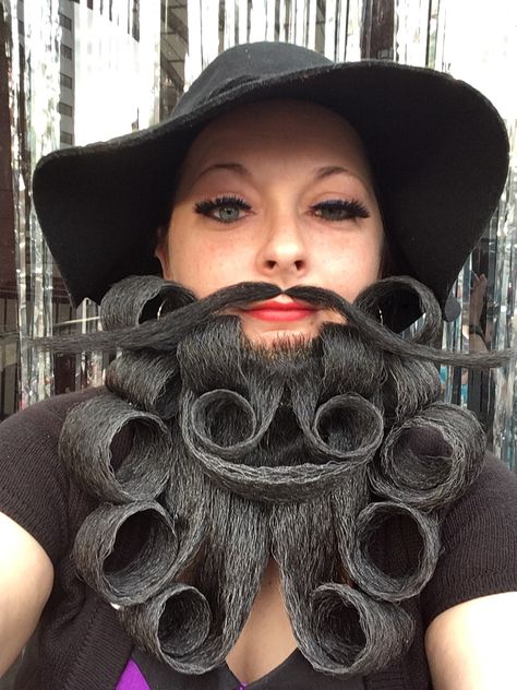 Bearded Lady Costume, Hunger Games Hair, Huge Beard, Beard Competition, Crazy Beard, Circus Halloween Costumes, Circus Clowns, Peter And The Starcatcher, Fake Beards