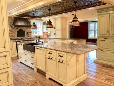 Ceiling tiles above island Fancy Kitchens Dream Homes, Tin Ceiling Ideas Rustic, Tin Ceiling Kitchen, Creative Ceiling Ideas, Modern Tuscan Kitchen, Tin Ceiling Backsplash, Study Makeover, Kitchen Ceiling Design, American Tin Ceiling