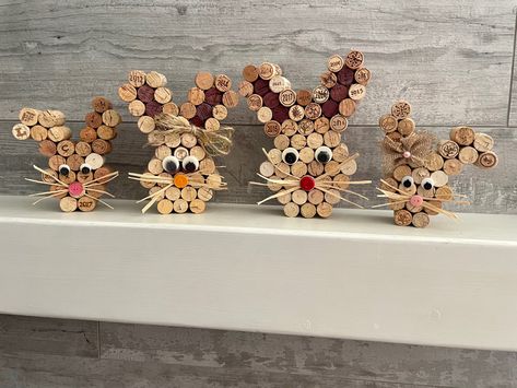 Wine Cork Easter Bunny, Wine Cork Bunny, Wine Cork Easter Crafts, Easter Cork Crafts, Wine Cork Diy Projects, Wine Cork Crafts Christmas, Cork Diy Projects, Wine Cork Christmas Tree, Cork Crafts Christmas