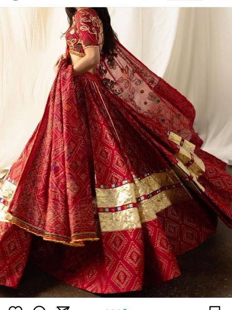 Latest Bridal Lehenga Designs, Trendy Outfits Indian, Indian Outfits Lehenga, Wedding Lehenga Designs, Lehenga Designs Simple, Indian Bride Outfits, Traditional Indian Dress, Chique Outfits, Saree Designs Party Wear