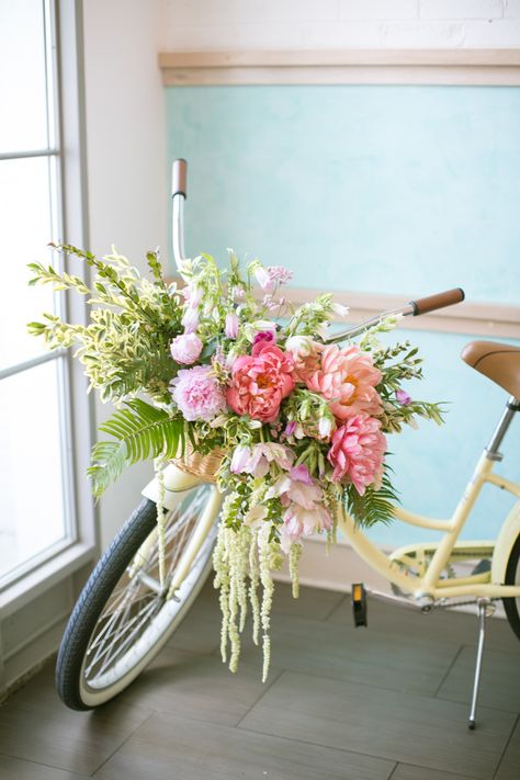 Flower adorned bike. Photography: Kimberly Chau - kimberlychau.com French Cafe Bridal Shower Theme, Picnic In Paris Bridal Shower Theme, French Inspired Bridal Shower Theme, Parisian Themed Birthday Party, French Country Bridal Shower Ideas, Flower Market Bridal Shower Theme, French Themed Bridal Shower Ideas, Parisian Bridal Shower Ideas, Spring Bridal Shower Ideas