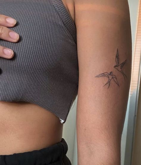 Delicate Tattoos For Women, Scandinavian Tattoo, Bird Tattoos For Women, Vogel Tattoo, Cool Wrist Tattoos, Petite Tattoos, Small Arm Tattoos, Bird Tattoo, Discreet Tattoos