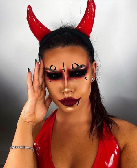 Devil Makeup Halloween, Crazy Halloween Makeup, Demon Makeup, Creepy Halloween Party, Devil Face, Devil Makeup, Holloween Makeup, Clever Halloween, Easy Diy Costumes