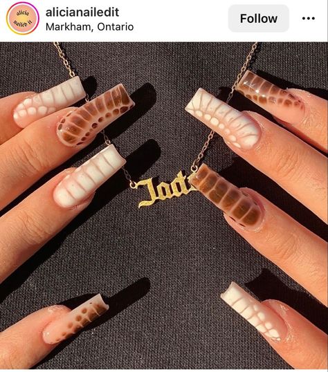 Brown Croc Nails Short, Crock Print French Tip Nails, Croc Gel Nails, Tanned Hands Nails, Matte Croc Nails, Grey Croc Nails, Croc Nails With Rhinestones, Nail Croc Design, Full Croc Nails