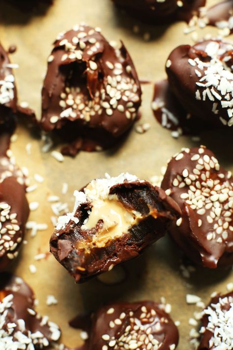 Whoa. That's all I have to say about these babes. The inspiration for these Tahini-Stuffed Dates came from two places: 1) A local restaurant2) My Food Magic, Stuffed Dates, Coconut Dessert, Fresh Dates, Minimalist Baker, Slow Cooker Desserts, Date Recipes, Brownie Desserts, Oreo Dessert