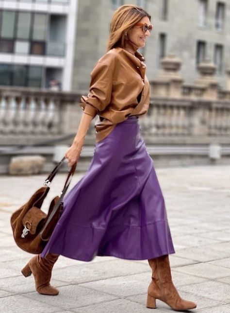 Purple Skirt Outfit, Pull Grosse Maille, Beauty Plan, Elegance Dress, Color Combinations For Clothes, Modest Dresses Casual, Moda Chic, Purple Outfits, Purple Skirt