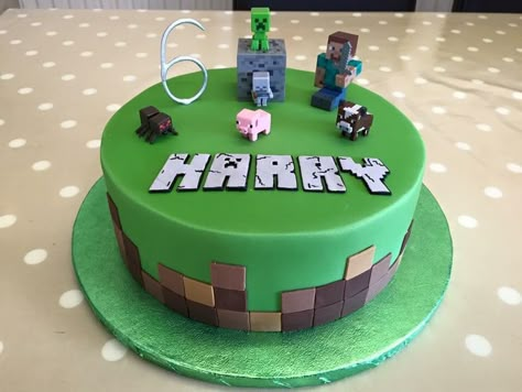 Minecraft birthday cake Birthday Cake Minecraft, Minecraft Circle, Gamer Wedding Cake, Minecraft Cake Designs, Cake Minecraft, Minecraft Cakes, Minecraft Bday, Minecraft Birthday Cake, Easy Minecraft Cake