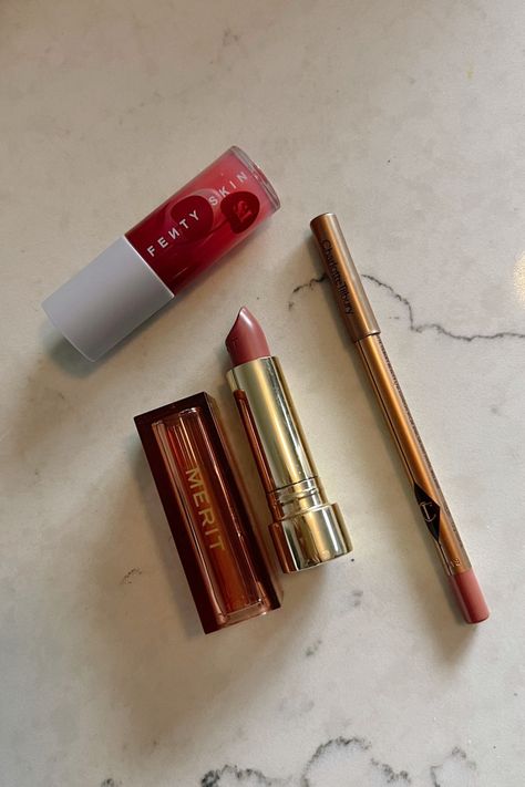 Lip Combos For Fair Skin, Lip Combo Aesthetic, Merit Lipstick, Everyday Lip Combo, Fenty Lip Gloss, Fancy Uniform, Red Lip Combo, Lipstick Charlotte Tilbury, Lip Gloss Red