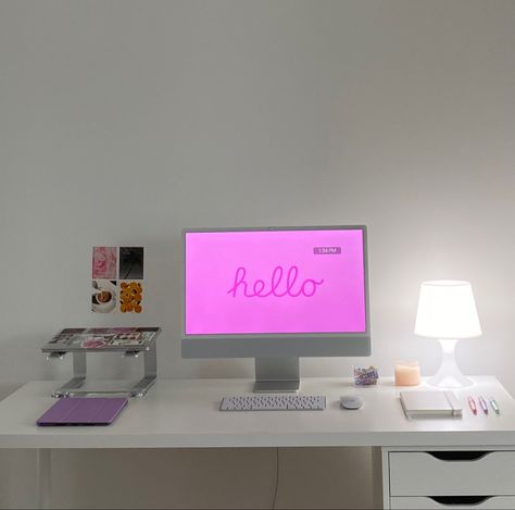 desk setup Imac Ipad Desk Setup, Desk With Mac Desktop, Apple Desk Setup Aesthetic, Home Office Imac Aesthetic, Desk With Imac Ideas, Aesthetic Imac Setup, Imac M1 Desk Setup, Aesthetic Desk Minimalist, Mac Desk Setup Aesthetic