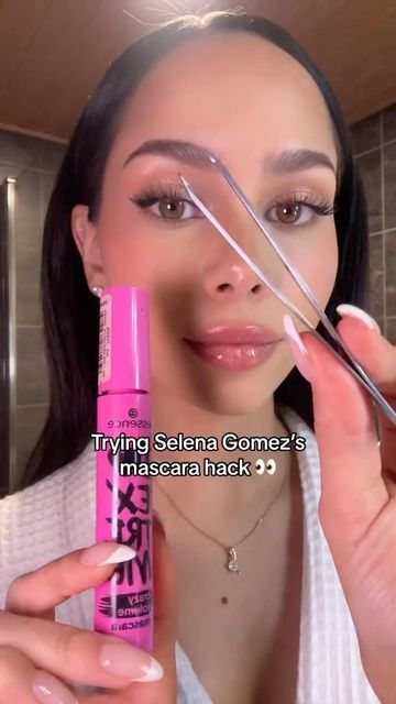 Beauty Babes on Instagram: "Selena Gomez’s mascara tip🩷🎀 - - - - Follow @its.beautybabes for daily makeup content💗 - - 📹 : @jennatanisha - - - #selenagomez #mascarahack #makeuphacks #makeup #makeuptutorial" Selena Gomez Makeup Eyes, Square Face Makeup, Makeup Content, Selena Gomez Makeup, Arab Beauty, Mascara Tips, Winter Makeup, Asian Eye Makeup, Eye Tutorial