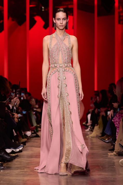 Pink Runway, 2024 Couture, Elie Saab Spring, Elie Saab Couture, Boutique Couture, Spring Couture, Runway Dresses, Couture Week, Stunning Gowns