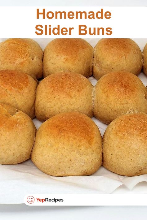 Homemade Slider Buns Slider Buns Recipe, Homemade Slider Buns, Homemade Sliders, Hamburger Bun Recipe, Buns Recipe, Slider Buns, Dinner Rolls Recipe, Slider Recipes, Cracker Recipes