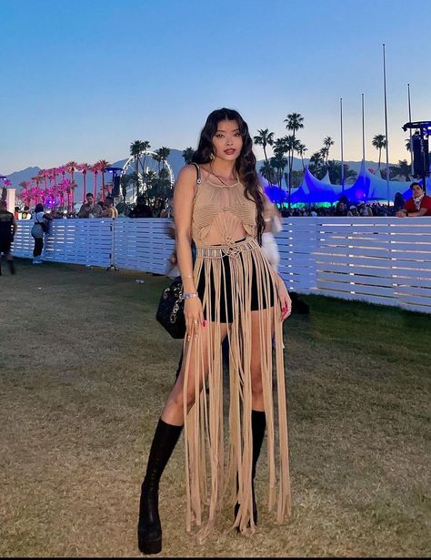 I love her so much😍 Caroline Hu, Festival Outfit Inspo, Coachella 2022, Reggae Festival, Coachella Looks, Macrame Dress, Burning Man Outfits, Coachella Outfit, Rave Festival