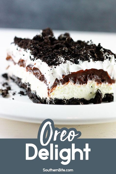 This recipe for Oreo Delight is the ultimate Oreo lovers dessert! Oreo Delight Dessert, Easy Yummy Desserts, Oreo Delight Recipe, Recipes For Sweets, Desserts Nutella, Oreo Delight, Delight Dessert, Oreo Fluff, Oreo Desserts