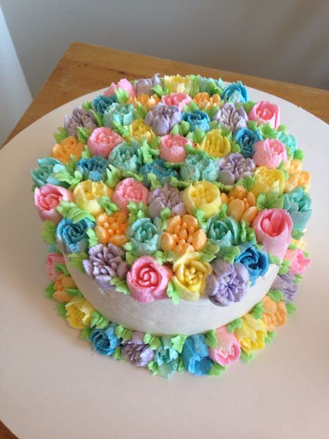 Russian Decorating Tips Russian Cake Decorating Tips, Russian Cake Tips, Russian Cake Decorating, Flowers Minecraft, Russian Tips, Russian Cake, Car Cakes, Wilton Tips, Handbag Cakes