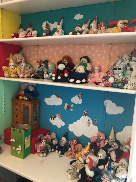 Clown Doll Collection, Clown Room Aesthetic, Clowncore Bedroom, Clown Bedroom, Clowncore Room, Porcelain Clown Dolls, Clown Room, Clown House, Vintage Clown Doll