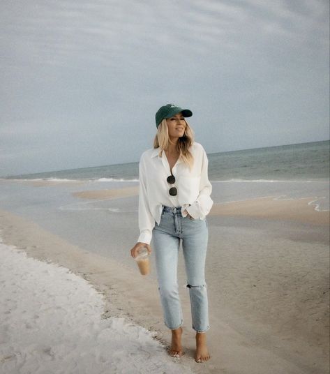 Southern California Outfits, Beach Outfit Winter, California Beach Outfit, Minimalist Outfit Ideas, Capsule Wardrobe Minimalist, Birkenstock Outfit, California Outfits, Mum Fashion, California Beach