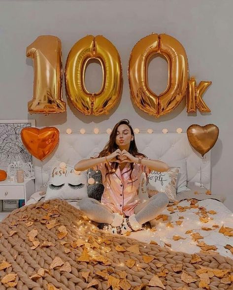 10k Followers Celebration Ideas, Youtube Celebration, Youtube Equipment, Motivation Planner, Vision Book, Graduation Photography Poses, 100k Followers, Instagram Cake, Vision Board Photos