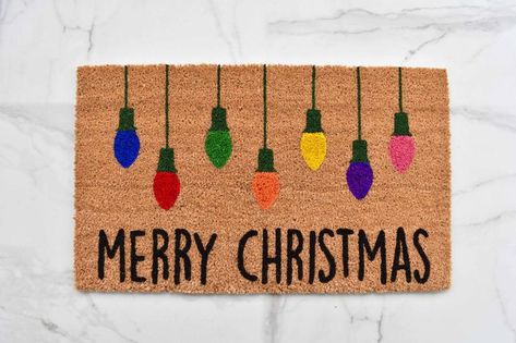 Doormat Christmas, Diy Christmas Door, Door Mat Diy, Christmas Entryway, Weathered Paint, Christmas Doormat, Christmas Rugs, Painted Rug, Front Door Mats