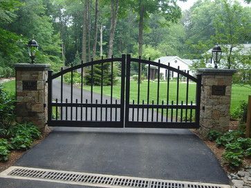 front gate entrance ideas with stone | Front Entry Piers & Gates / Stone Bridges traditional landscape Gate Driveway, Entrance Gates Driveway, Metal Driveway Gates, Tor Design, Home Fencing, Entry Gate, Driveway Entrance, Farm Gate, Front Gate Design