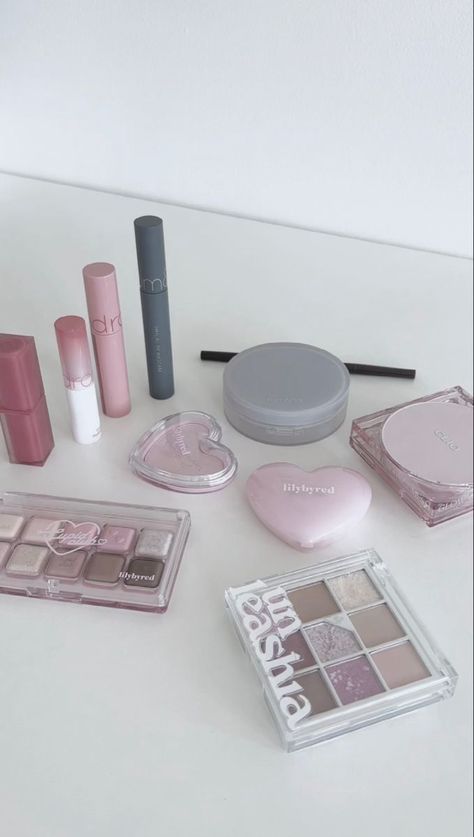 Kbeauty Korean Makeup Aesthetic, K Beauty Aesthetic, Korean Makeup Aesthetic, Yesstyle Makeup, Kbeauty Korean Makeup, K Beauty Makeup, Lovely Aesthetic, Coquette Makeup, Cute Eye Makeup