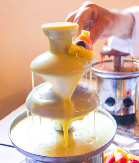 YouTuber goes viral after attempt to make cheese fondue fountain goes horribly wrong Cheese Fondue Fountain, Queso Fountain Recipe, Cheese Fountain Ideas, Cheese Fountain Bar, Cheese Fountain Recipe, Queso Fountain Wedding, Cheese Fountain, Fondue Fountain, Keto Cheese