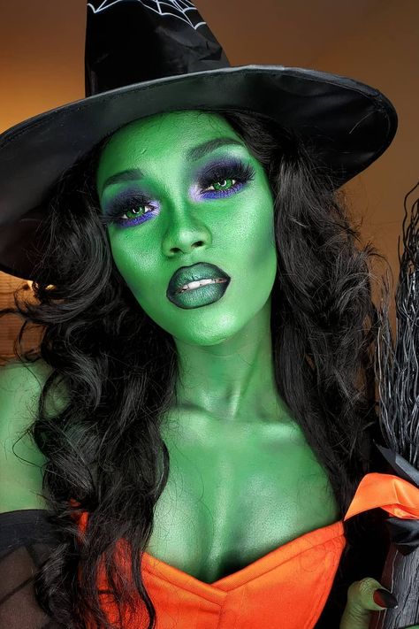 Scary Witch Makeup, Black And Green Hair, Witches Costumes For Women, Cosplay Instagram, Halloween Makeup Witch, Halloween Beauty, Witch Makeup, Halloween Eye Makeup, Horror Makeup