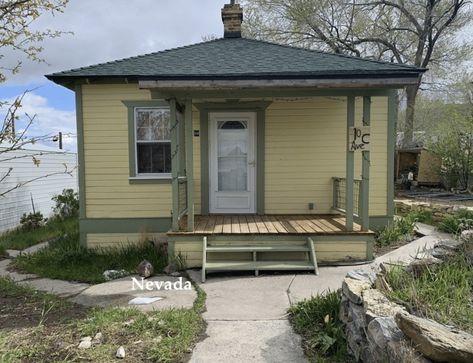 Under $150K Sunday - c.1930 Small Affordable Nevada Home For Sale Under $140K - Old Houses Under $100K Nevada Homes, Texas Homes For Sale, Sweet Kitchen, Natural Landscaping, Formica Countertops, York Pennsylvania, Brick Ranch, Old Houses For Sale, Bungalows For Sale