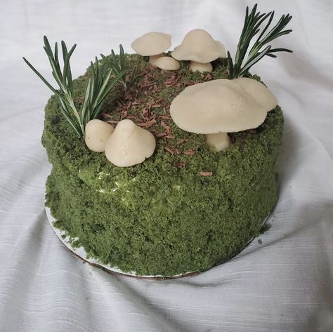 Matcha Moss Cake, Earthy Cake Ideas, Moss Birthday Cake, Earthy Birthday Cake, Mossy Cake, Marzipan Mushrooms, Moss Cupcakes, Earthy Cake, Whimsical Desserts