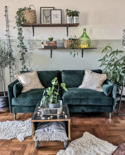 Green Couch Living Room, Green Apartment, Apartment Makeover, Redecorate Bedroom, House Room, Apartment Inspiration, Home Design Decor, Living Room Style, Room Aesthetic