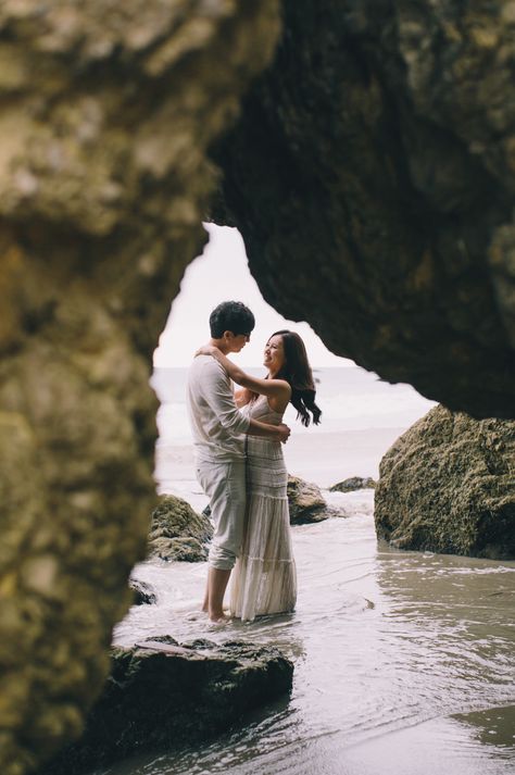 Beach Pre Nup Ideas, Wedding Beach Photoshoot, Beach Prenup, Beach Photoshoot Couple, Beach Prewedding, Prenup Photos, Pre Wedding Praia, Prenup Photos Ideas, Prenuptial Photoshoot