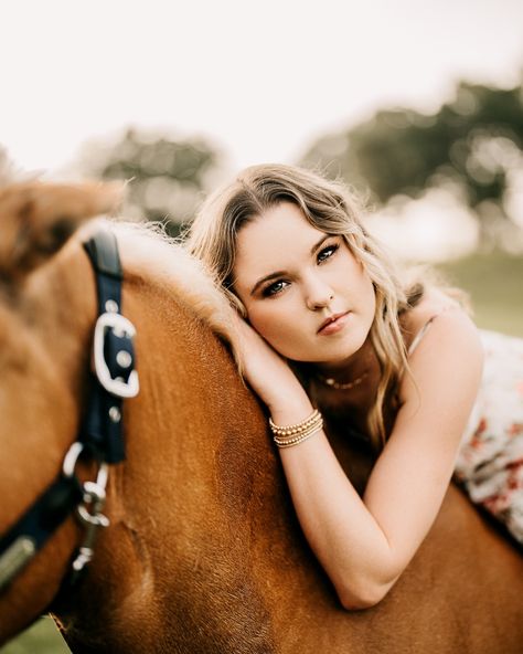 (2) Facebook Senior Horse Photography, Horse Photoshoot Ideas, Equine Photography Poses, Hand Photos, Horse Senior Pictures, Woman Riding Horse, Horse Photography Poses, Wellington Florida, Pictures With Horses